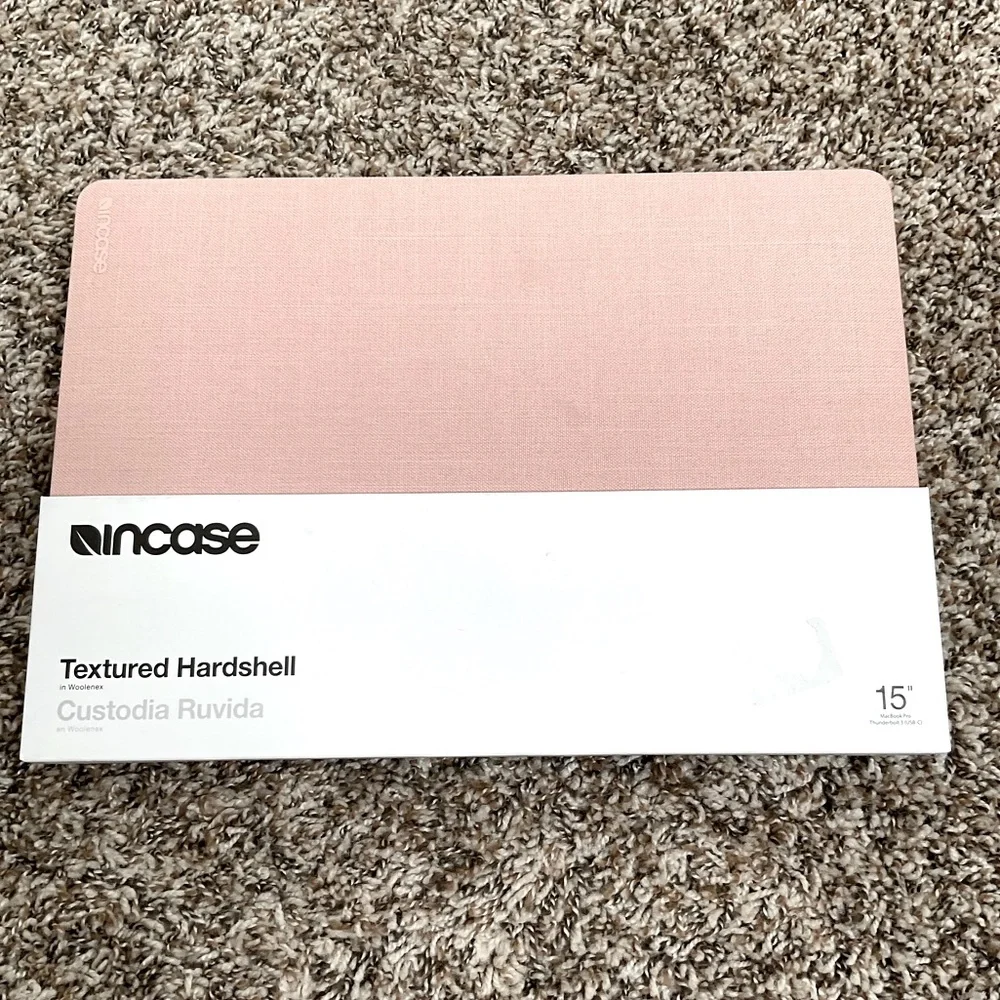 NWT 15” textured hardshell MacBook case/cover, dusty pink, woolenex durability
